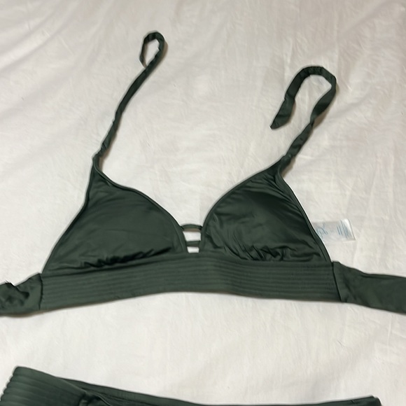 Bikini Set - Picture 2 of 6